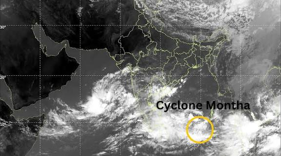 ओडिशा में चक्रवात ‘मोंथा’ का अलर्ट : 27 अक्टूबर से भारी बारिश और तेज़ हवाओं की चेतावनी, मछुआरों को समुद्र से दूर रहने के निर्देश