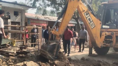 Purnea me atikarman htane ka kaam