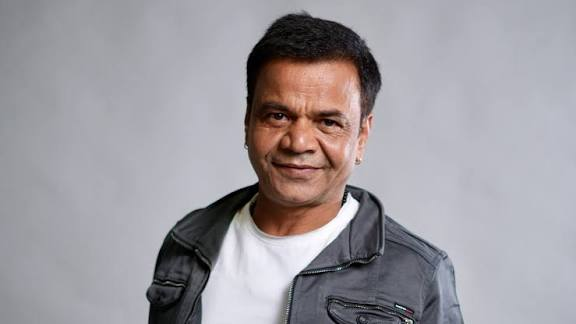 दिल्ली हाईकोर्ट का कड़ा रुख: राजपाल यादव और पत्नी राधा की मुश्किलें बढ़ीं, सरेंडर का आदेश जारी