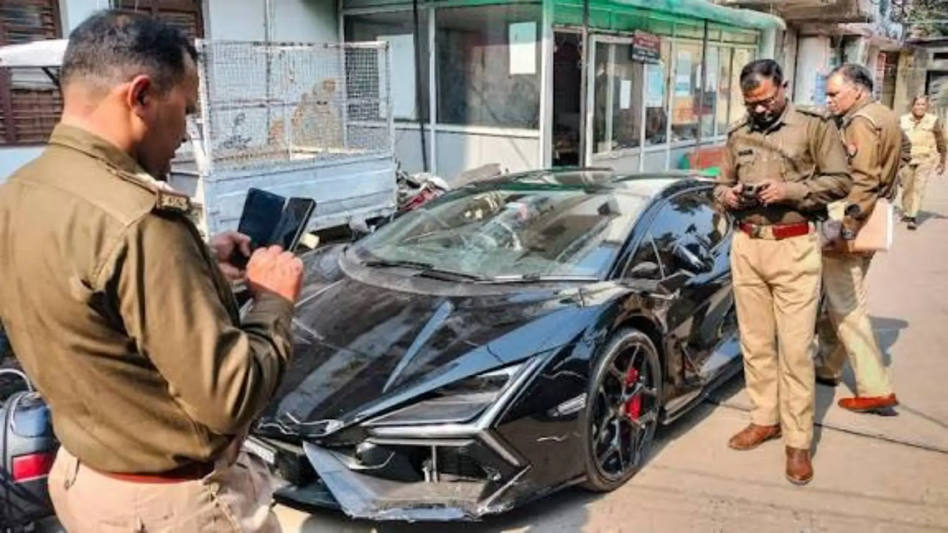 Kanpur Lamborghini Incident: रईसजादे शिवम मिश्रा की गिरफ्तारी और 12 करोड़ी लैम्बोर्गिनी के तांडव की पूरी कहानी