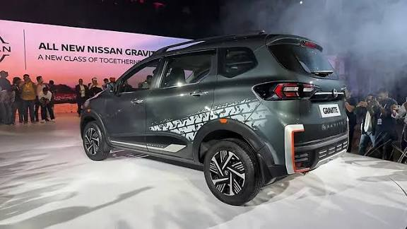 निसान ग्रेवाइट का भारतीय बाजार में धमाका: मात्र 5.65 लाख में लॉन्च हुई 7-सीटर फैमिली कार, जानें वैरिएंट वाइज कीमतें