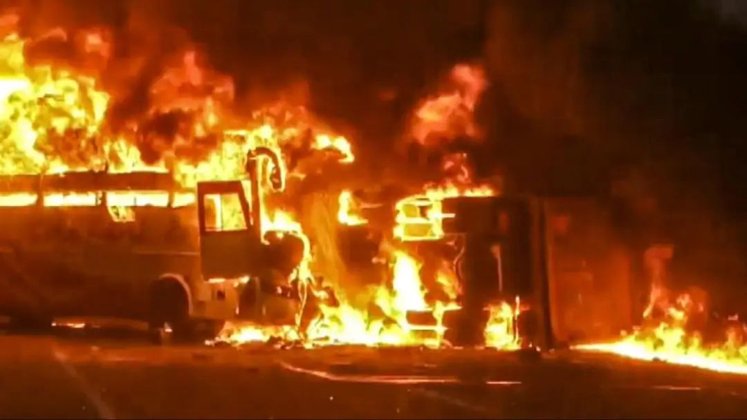 मार्कापुरम बस-ट्रक हादसा मार्कापुरम बस-ट्रक हादसा